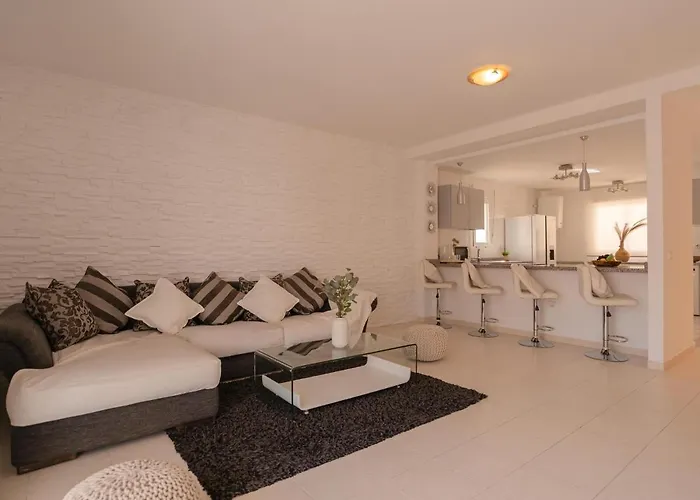 Sea Breezes Апартаменти Адехе