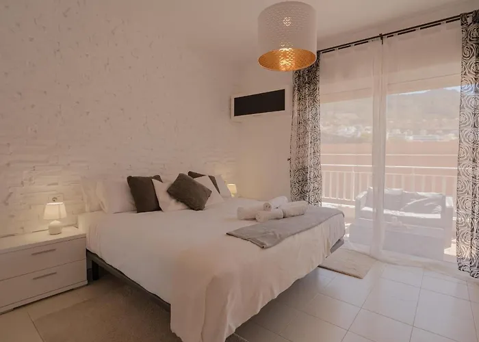 Sea Breezes Апартаменти Адехе