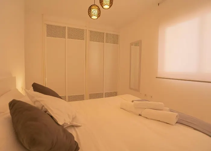 Sea Breezes Апартаменти Адехе